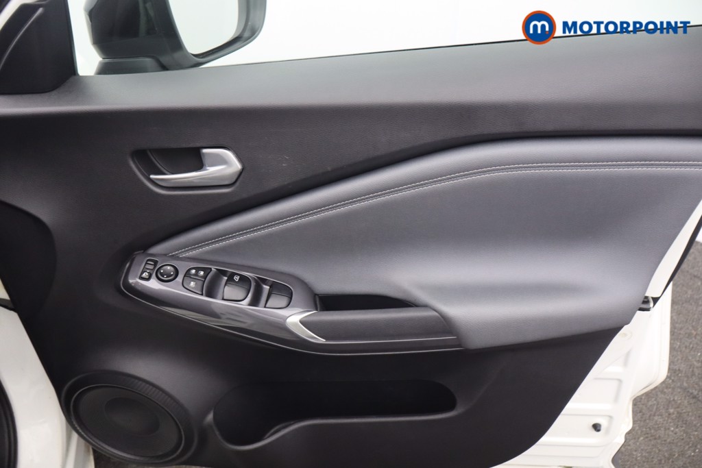 Nissan Juke N-Connecta Manual Petrol SUV - Stock Number (1653216) - 11th supplementary image