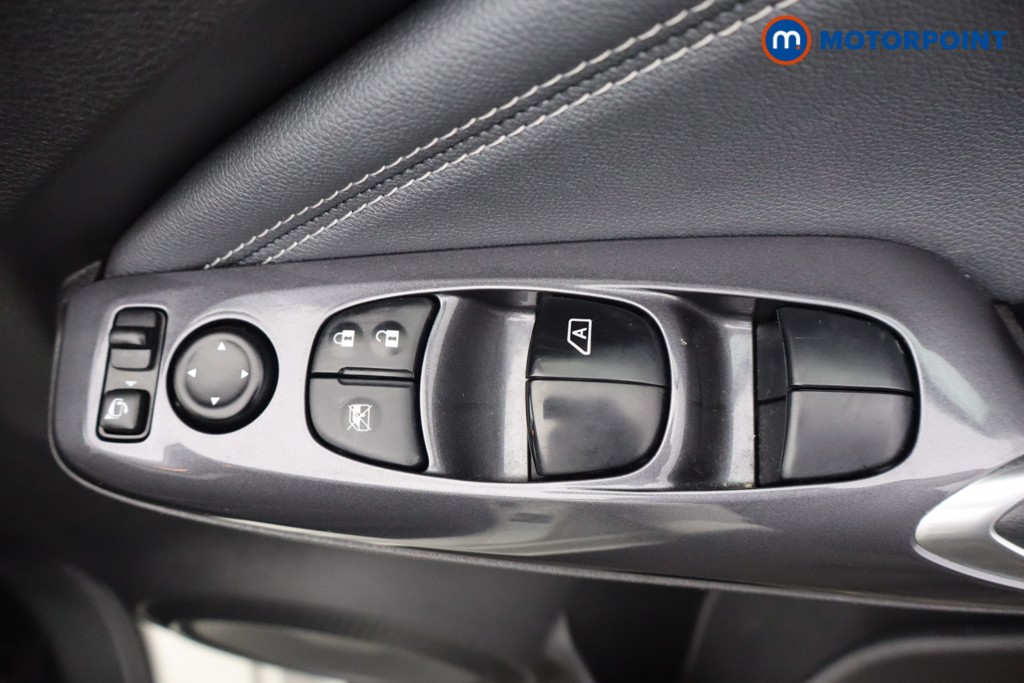 Nissan Juke N-Connecta Manual Petrol SUV - Stock Number (1653216) - 12th supplementary image