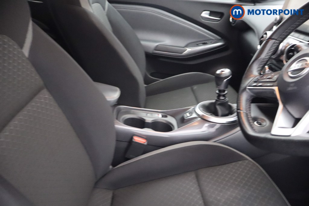 Nissan Juke N-Connecta Manual Petrol SUV - Stock Number (1653216) - 13th supplementary image