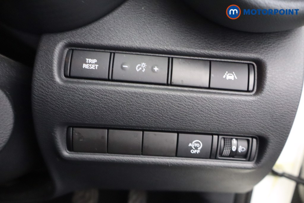Nissan Juke N-Connecta Manual Petrol SUV - Stock Number (1653216) - 14th supplementary image