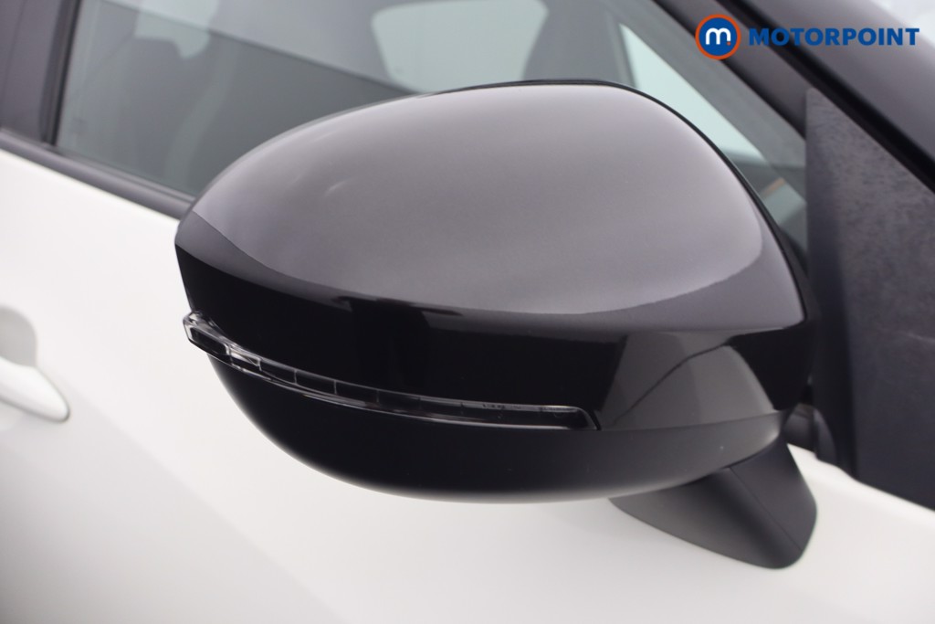 Nissan Juke N-Connecta Manual Petrol SUV - Stock Number (1653216) - 23rd supplementary image