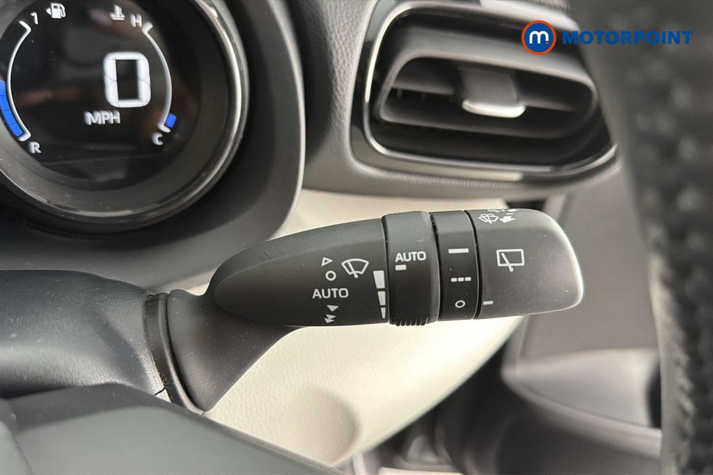 Toyota Yaris Excel Automatic Petrol-Electric Hybrid Hatchback - Stock Number (1654270) - 6th supplementary image