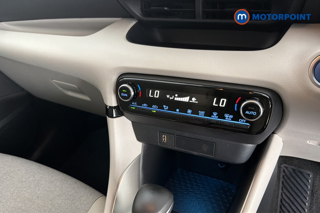 Toyota Yaris Excel Automatic Petrol-Electric Hybrid Hatchback - Stock Number (1654270) - 12th supplementary image
