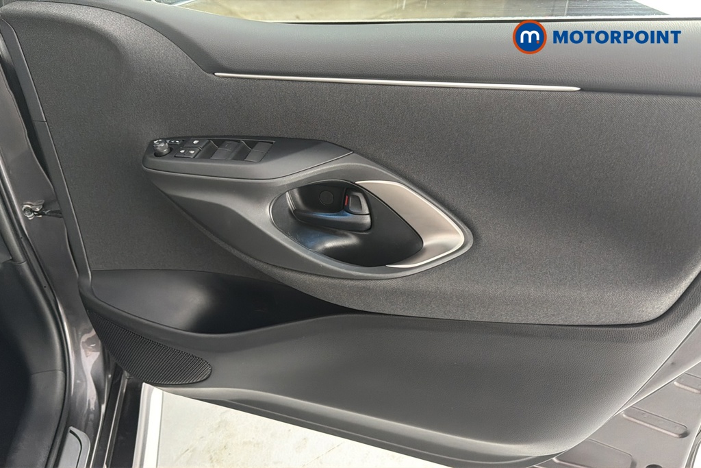 Toyota Yaris Excel Automatic Petrol-Electric Hybrid Hatchback - Stock Number (1654270) - 18th supplementary image