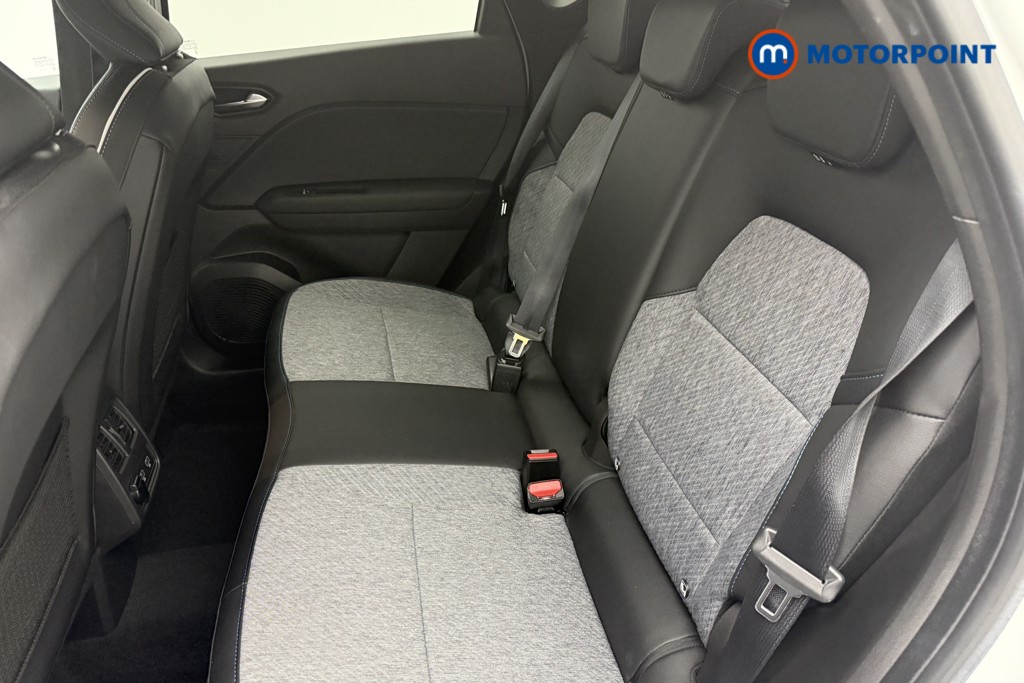 Renault Captur Launch Edition Automatic Petrol Plug-In Hybrid SUV - Stock Number (1648570) - 9th supplementary image