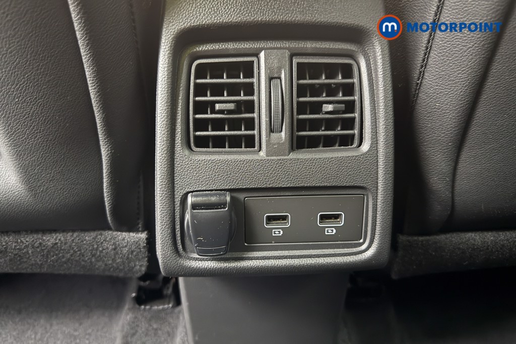 Renault Captur Launch Edition Automatic Petrol Plug-In Hybrid SUV - Stock Number (1648570) - 11th supplementary image