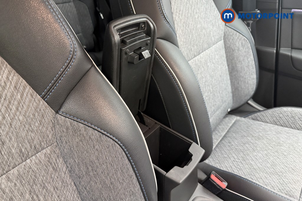 Renault Captur Launch Edition Automatic Petrol Plug-In Hybrid SUV - Stock Number (1648570) - 19th supplementary image