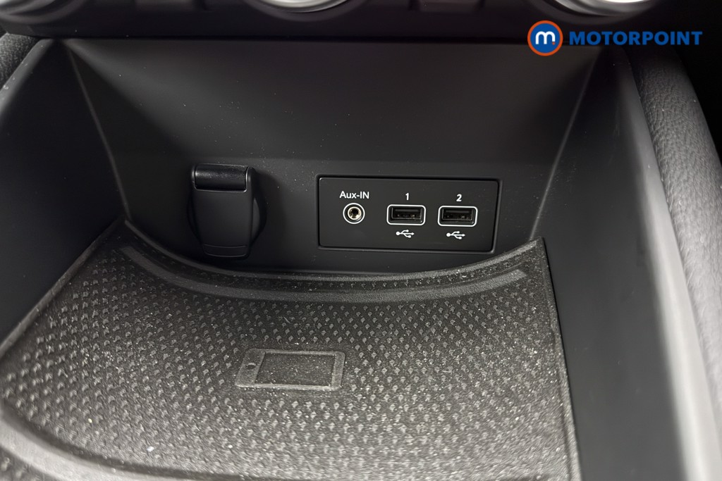 Renault Captur Launch Edition Automatic Petrol Plug-In Hybrid SUV - Stock Number (1648570) - 25th supplementary image