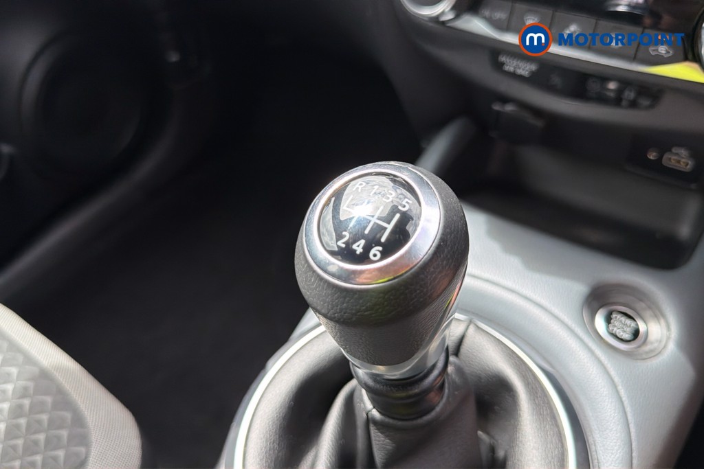 Nissan Juke N-Connecta Manual Petrol SUV - Stock Number (1649599) - 37th supplementary image