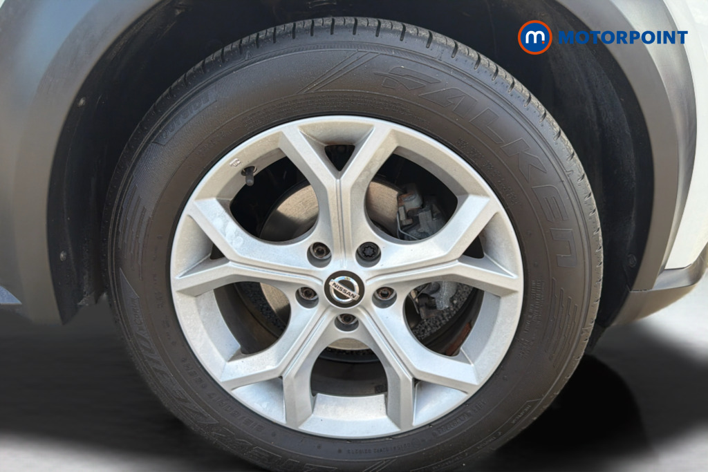 Nissan Juke N-Connecta Manual Petrol SUV - Stock Number (1649599) - Passenger side front corner