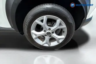 Nissan Juke N-Connecta Manual Petrol SUV - Stock Number (1649599) - Rear bumper
