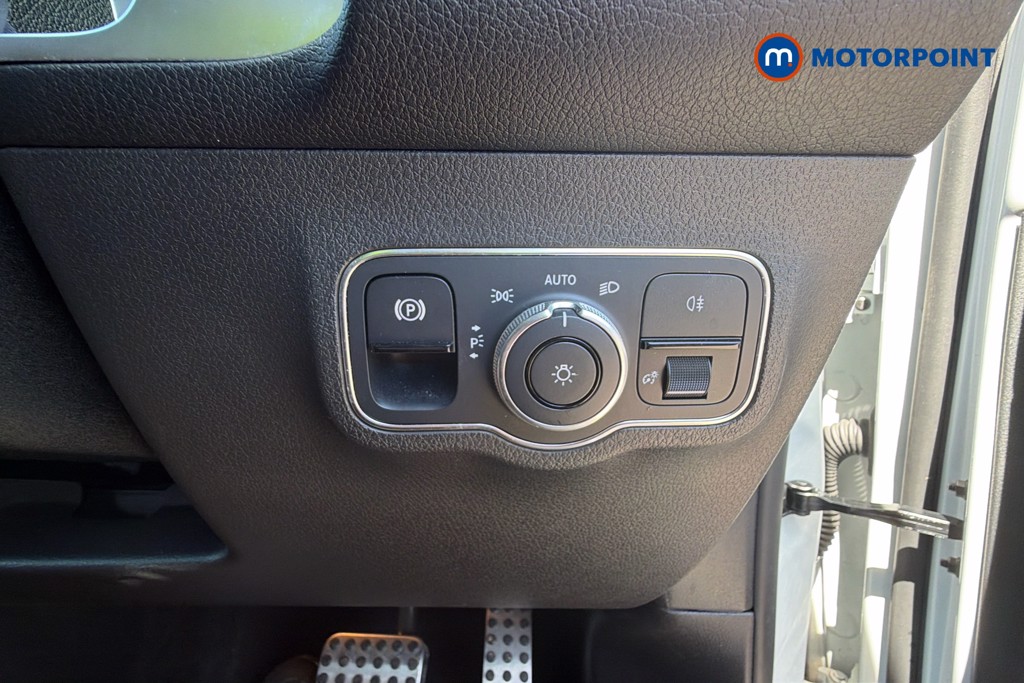 Mercedes-Benz GLB Amg Line Automatic Petrol SUV - Stock Number (1649824) - 38th supplementary image