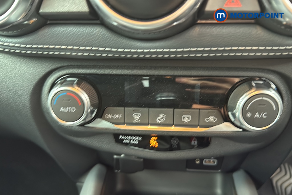 Nissan Juke N-Connecta Manual Petrol SUV - Stock Number (1650200) - 12th supplementary image