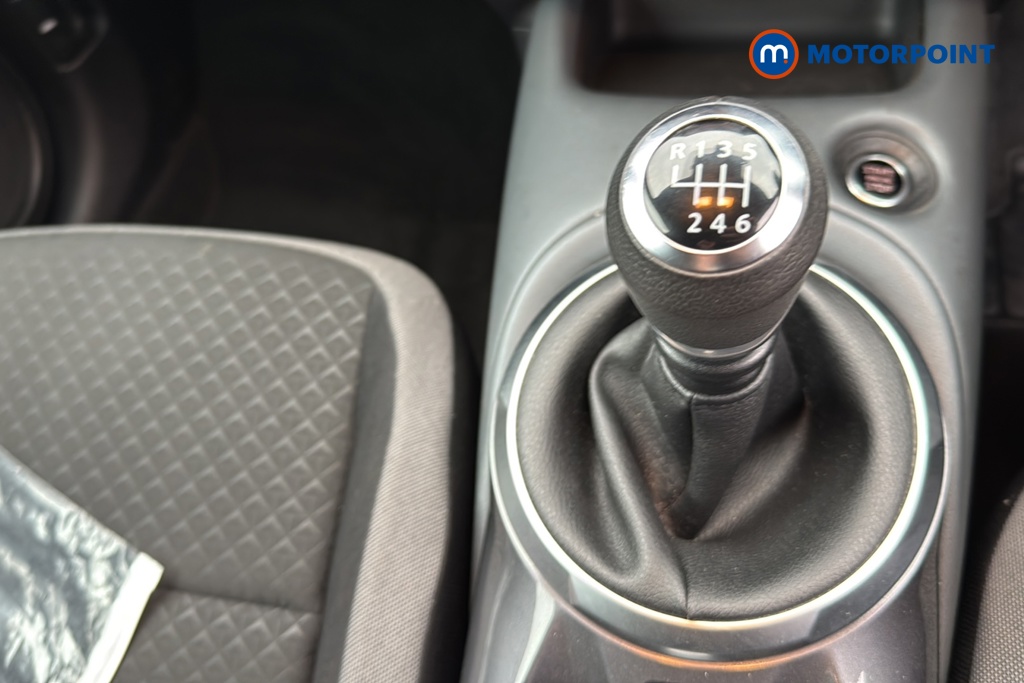 Nissan Juke N-Connecta Manual Petrol SUV - Stock Number (1650200) - 15th supplementary image