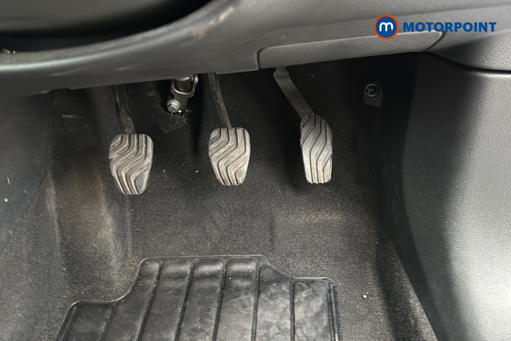 Nissan Juke N-Connecta Manual Petrol SUV - Stock Number (1650200) - 24th supplementary image