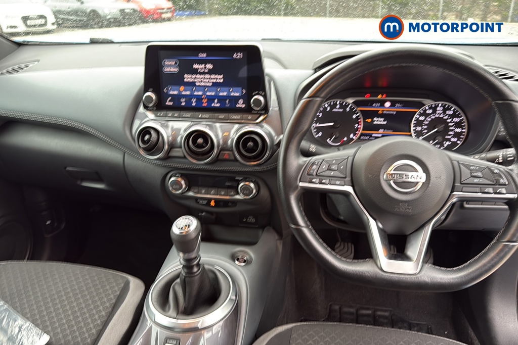 Nissan Juke N-Connecta Manual Petrol SUV - Stock Number (1650200) - 1st supplementary image