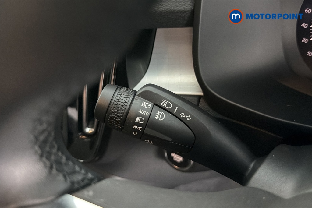 Volvo Xc40 Core Automatic Petrol SUV - Stock Number (1650624) - 5th supplementary image