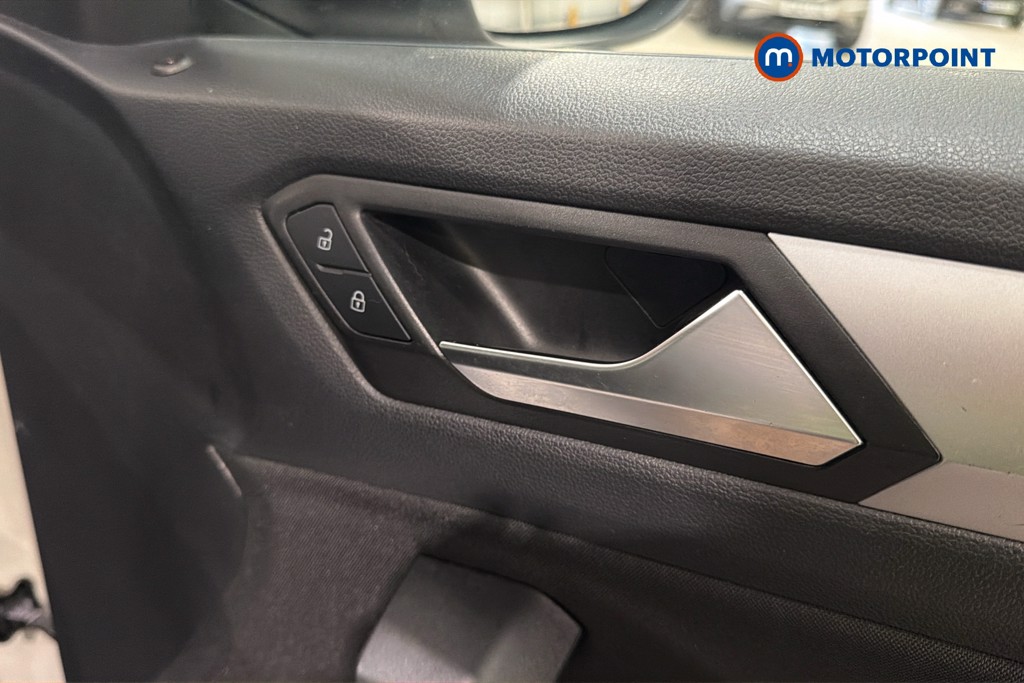 Volkswagen T-Roc Life Manual Petrol SUV - Stock Number (1650899) - 42nd supplementary image