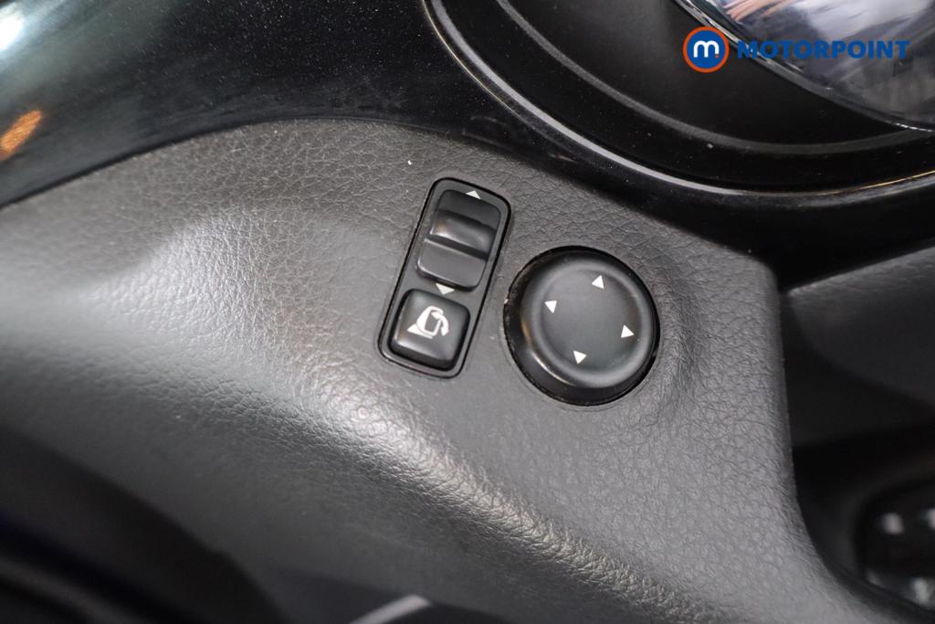 Nissan Qashqai N-Connecta Automatic Petrol SUV - Stock Number (1652203) - 7th supplementary image