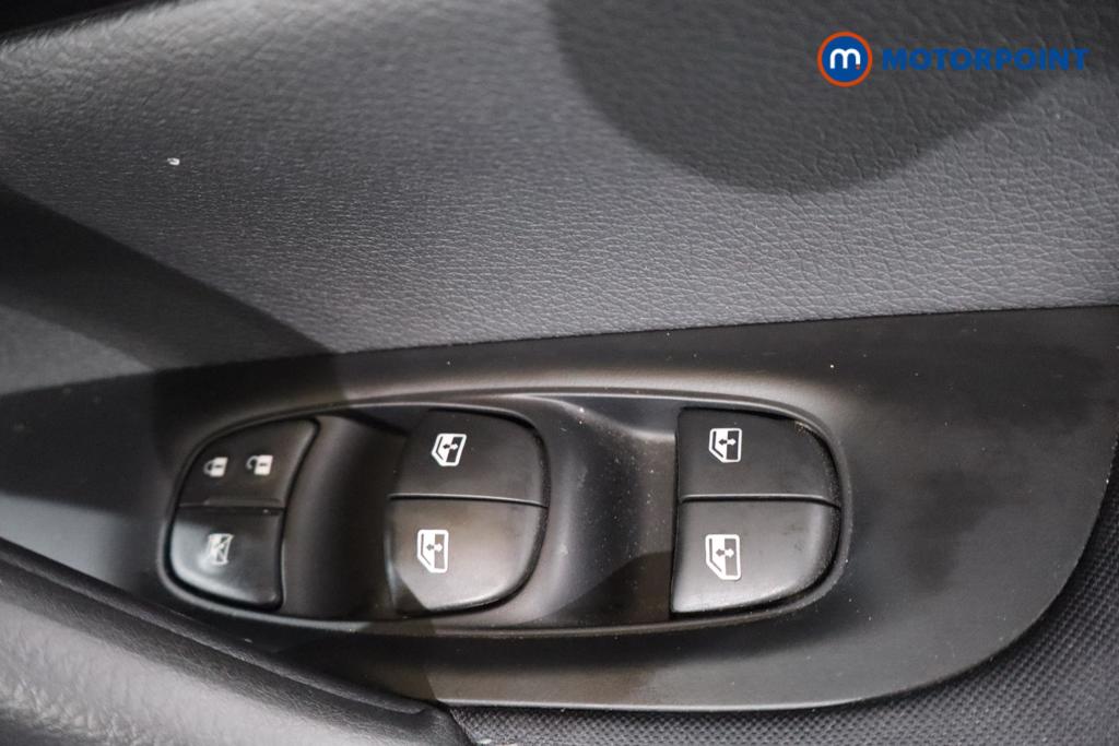 Nissan Qashqai N-Connecta Automatic Petrol SUV - Stock Number (1652203) - 8th supplementary image