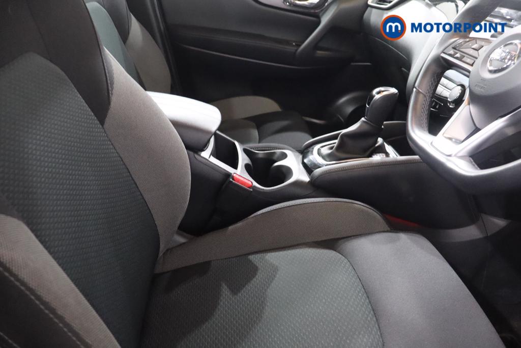 Nissan Qashqai N-Connecta Automatic Petrol SUV - Stock Number (1652203) - 9th supplementary image