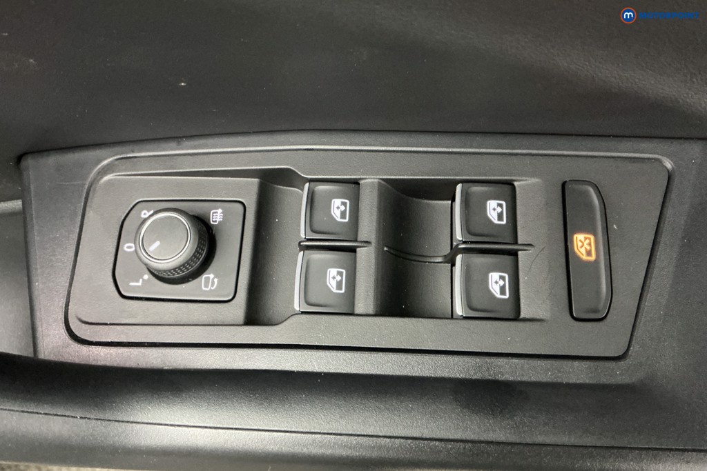 Volkswagen T-Roc R-Line Manual Petrol SUV - Stock Number (1652348) - 14th supplementary image
