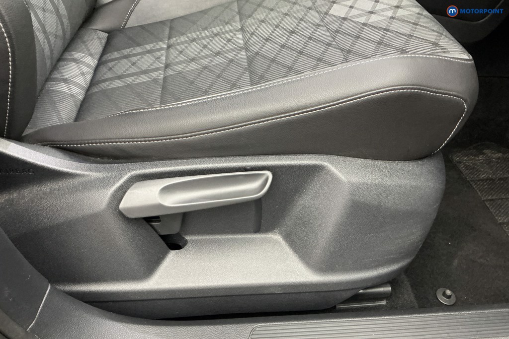 Volkswagen T-Roc R-Line Manual Petrol SUV - Stock Number (1652348) - 15th supplementary image