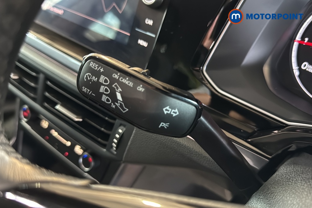 Volkswagen Polo SEL Manual Petrol Hatchback - Stock Number (1652528) - 5th supplementary image