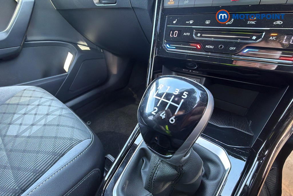 Volkswagen T-Roc R-Line Manual Petrol SUV - Stock Number (1652784) - 36th supplementary image