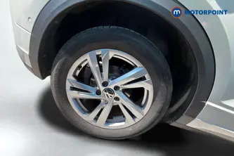 Volkswagen T-Roc R-Line Manual Petrol SUV - Stock Number (1652784) - Drivers side front corner