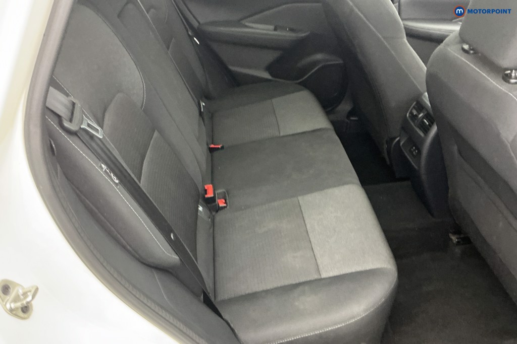 Nissan Qashqai N-Connecta Manual Petrol SUV - Stock Number (1646722) - 4th supplementary image