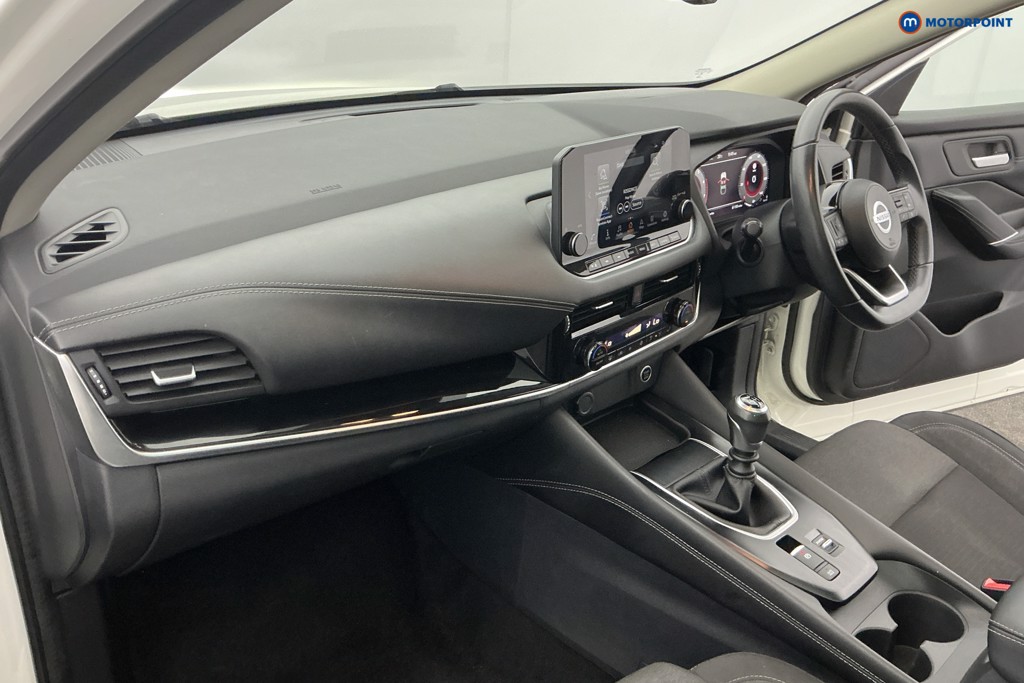 Nissan Qashqai N-Connecta Manual Petrol SUV - Stock Number (1646722) - 9th supplementary image
