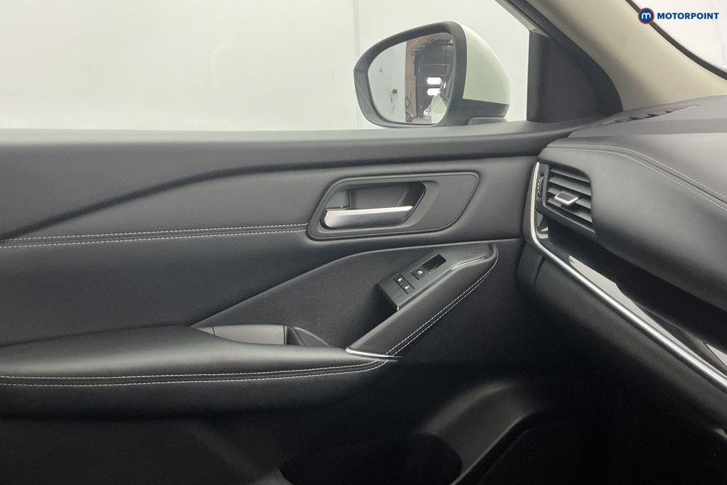 Nissan Qashqai N-Connecta Manual Petrol SUV - Stock Number (1646722) - 19th supplementary image