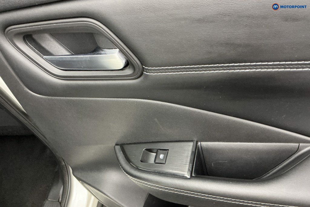 Nissan Qashqai N-Connecta Manual Petrol SUV - Stock Number (1646722) - 27th supplementary image