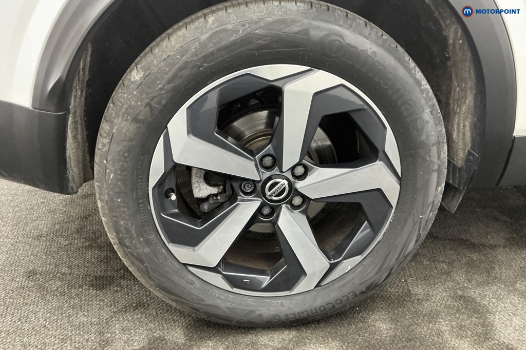 Nissan Qashqai N-Connecta Manual Petrol SUV - Stock Number (1646722) - 32nd supplementary image