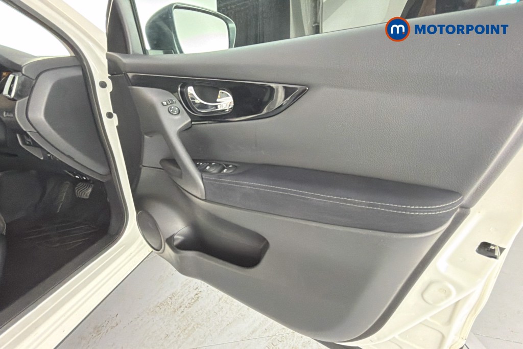 Nissan Qashqai Acenta Premium Automatic Petrol SUV - Stock Number (1651967) - 19th supplementary image