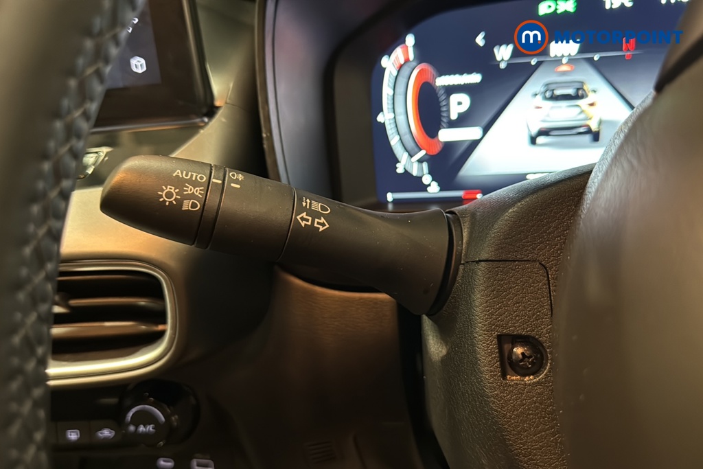 Nissan Juke N-Connecta Automatic Petrol SUV - Stock Number (1642452) - 5th supplementary image
