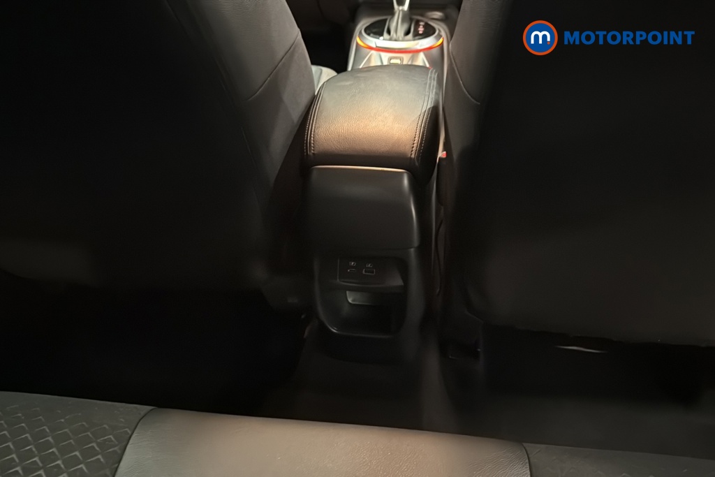 Nissan Juke N-Connecta Automatic Petrol SUV - Stock Number (1642452) - 28th supplementary image