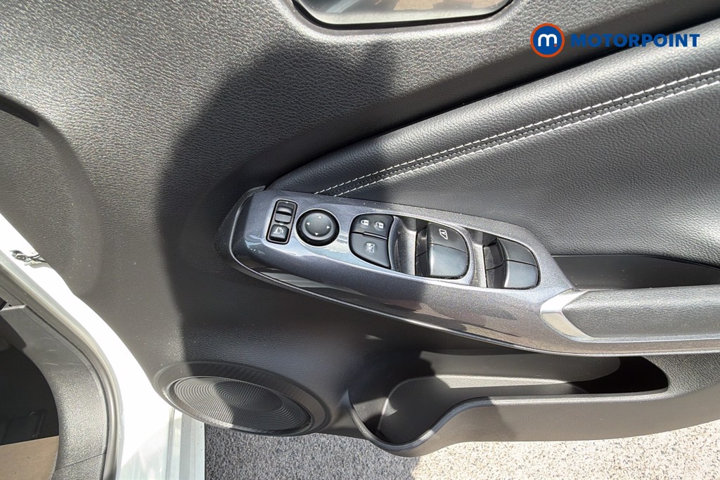 Nissan Juke N-Connecta Automatic Petrol-Electric Hybrid SUV - Stock Number (1611952) - 20th supplementary image