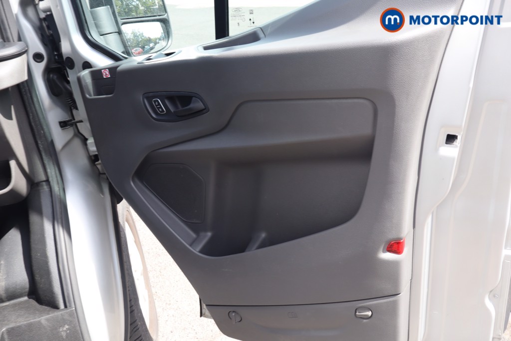 Ford Transit Limited Automatic Diesel Medium Roof Van - Stock Number (1632796) - 12th supplementary image