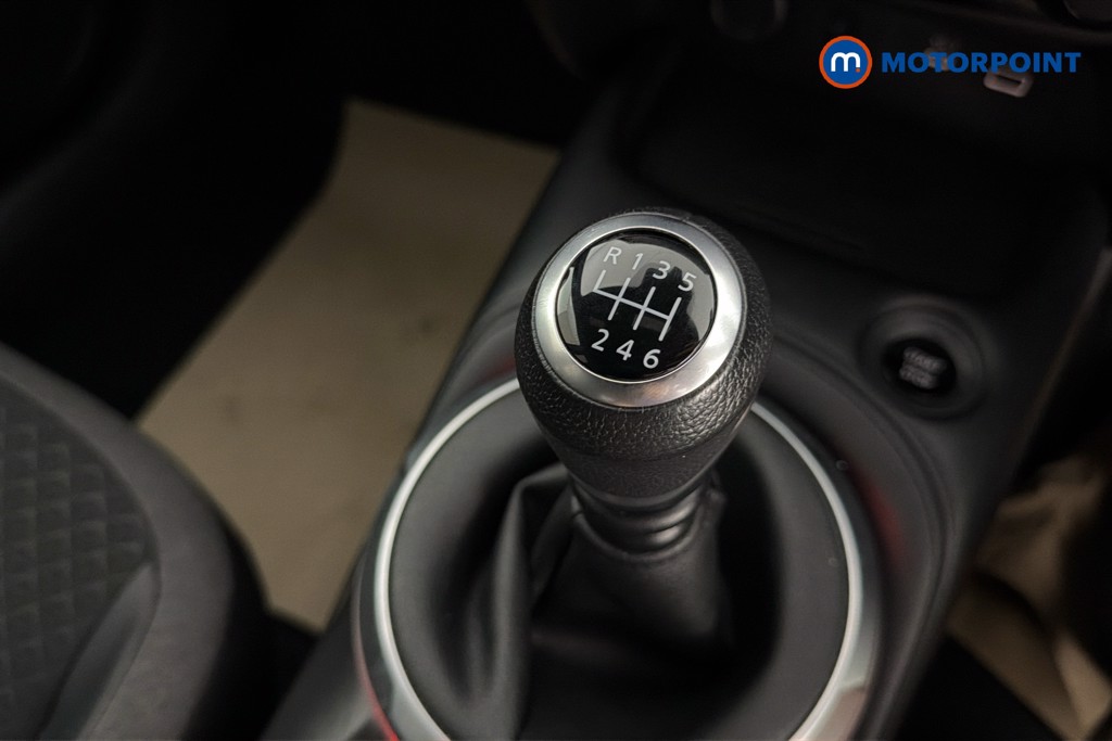 Nissan Juke N-Connecta Manual Petrol SUV - Stock Number (1642473) - 15th supplementary image