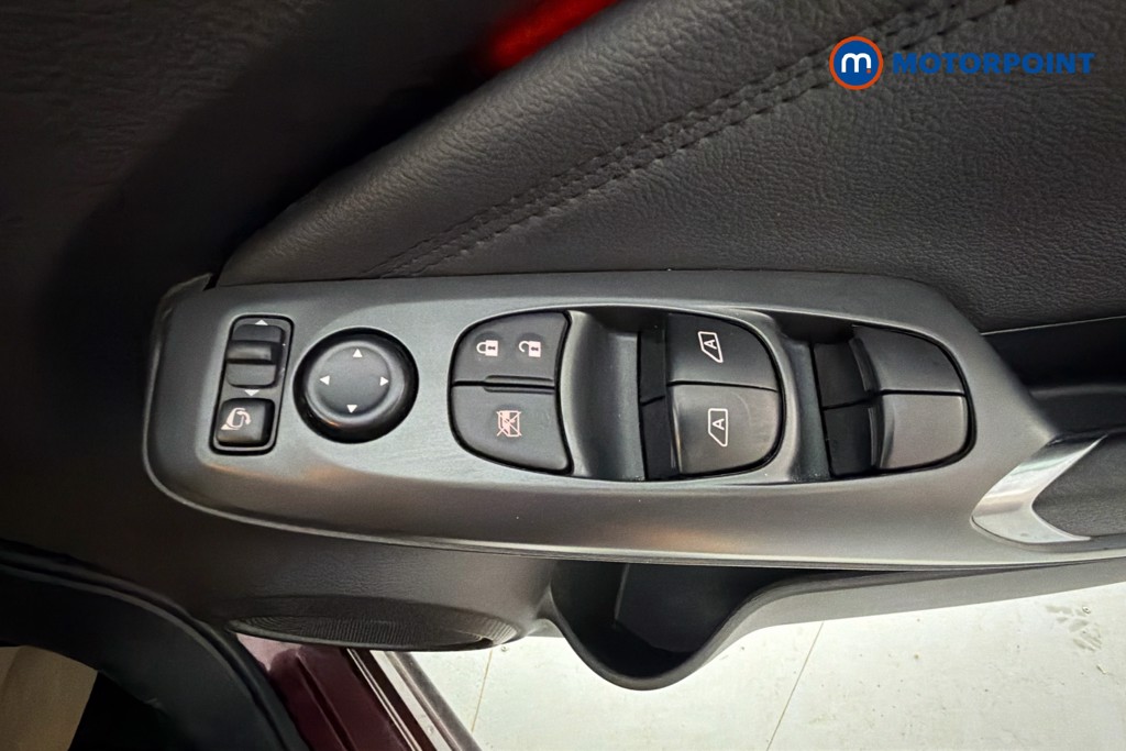 Nissan Juke N-Connecta Manual Petrol SUV - Stock Number (1642473) - 20th supplementary image