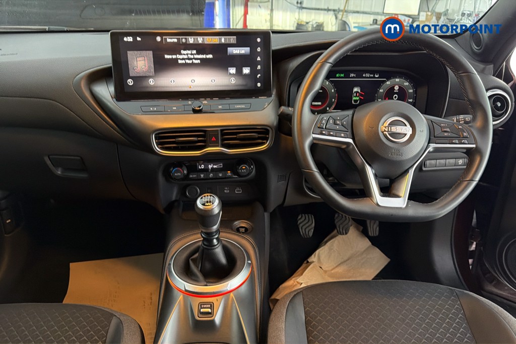 Nissan Juke N-Connecta Manual Petrol SUV - Stock Number (1642473) - 1st supplementary image