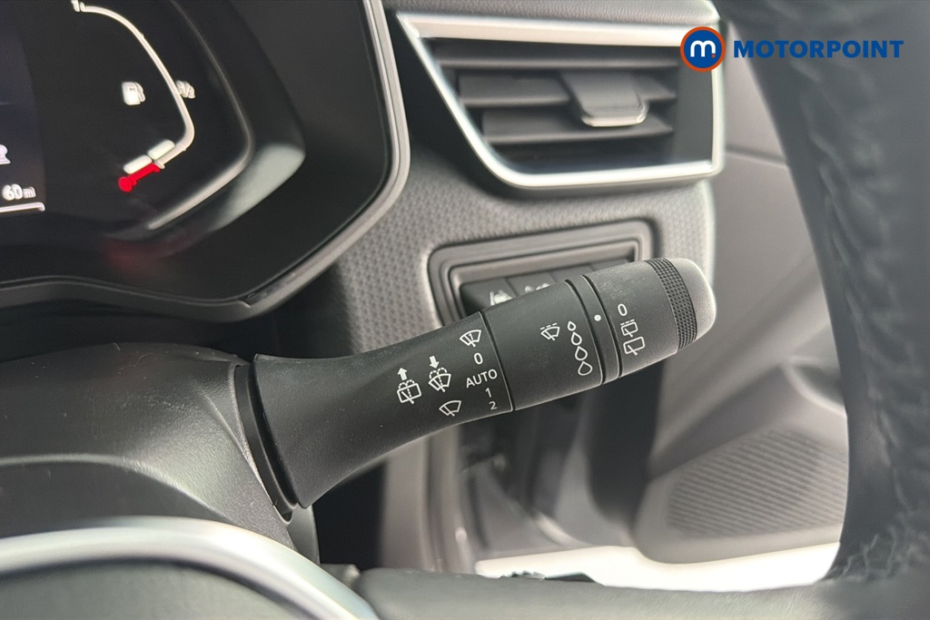 Renault Clio Evolution Manual Petrol Hatchback - Stock Number (1644540) - 6th supplementary image