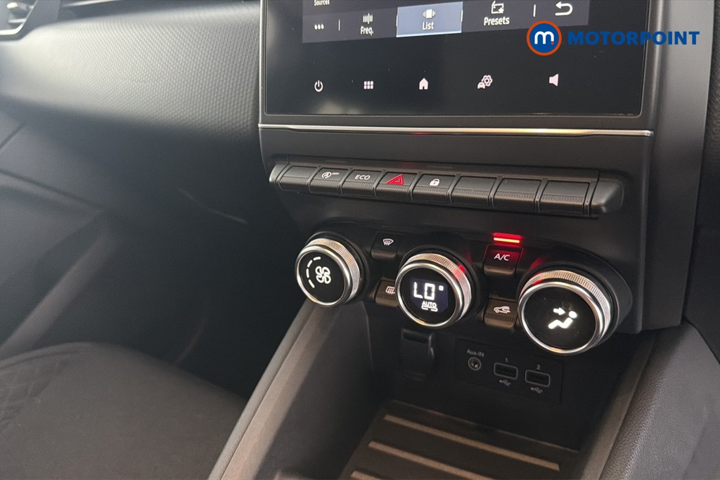 Renault Clio Evolution Manual Petrol Hatchback - Stock Number (1644540) - 12th supplementary image