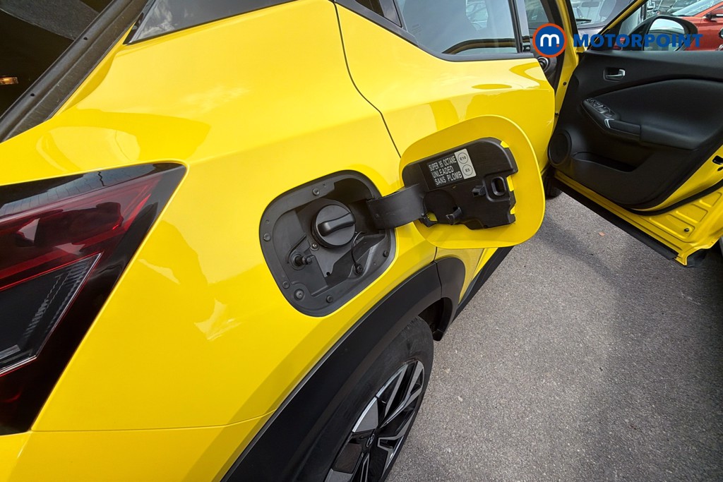 Nissan Juke Acenta Premium Automatic Petrol SUV - Stock Number (1644681) - 41st supplementary image