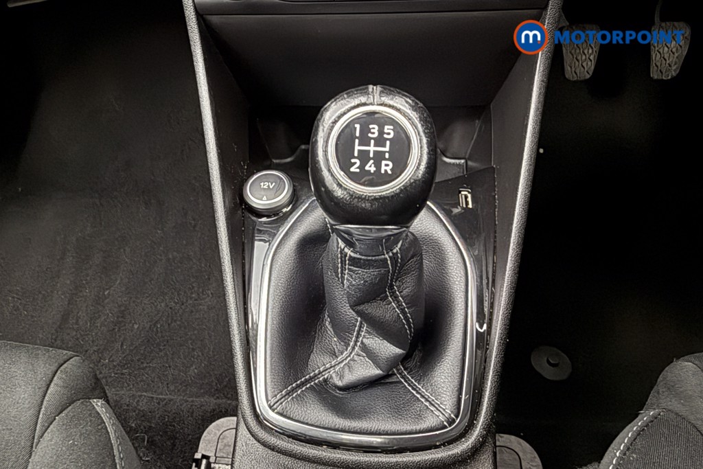 Ford Fiesta Zetec Manual Petrol Hatchback - Stock Number (1647487) - 5th supplementary image