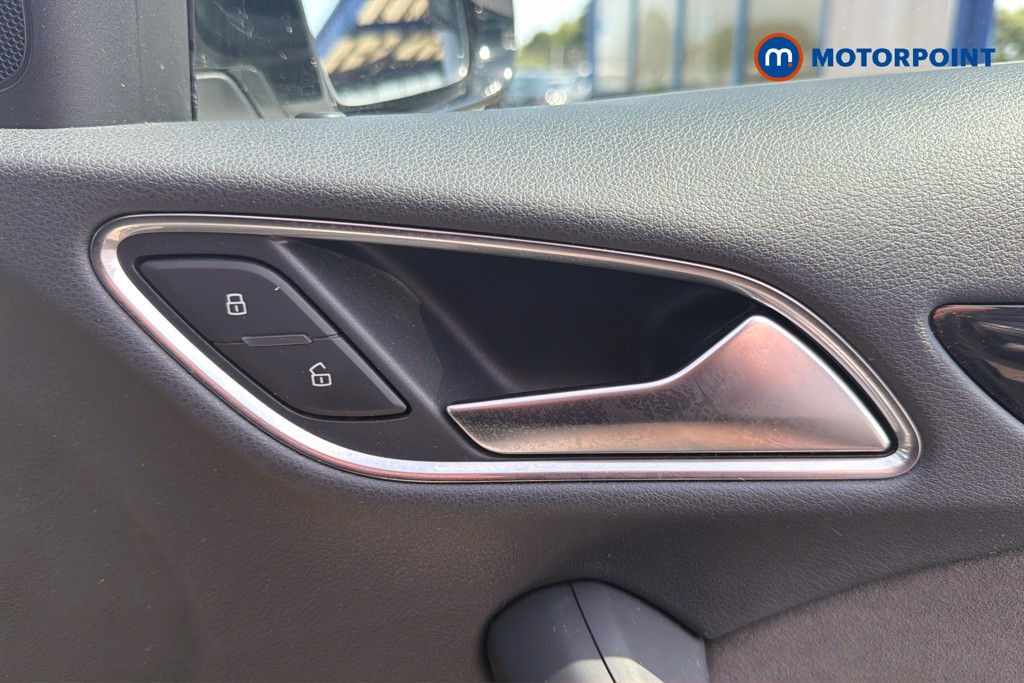 Audi Q3 Black Edition Manual Petrol SUV - Stock Number (1649133) - 42nd supplementary image