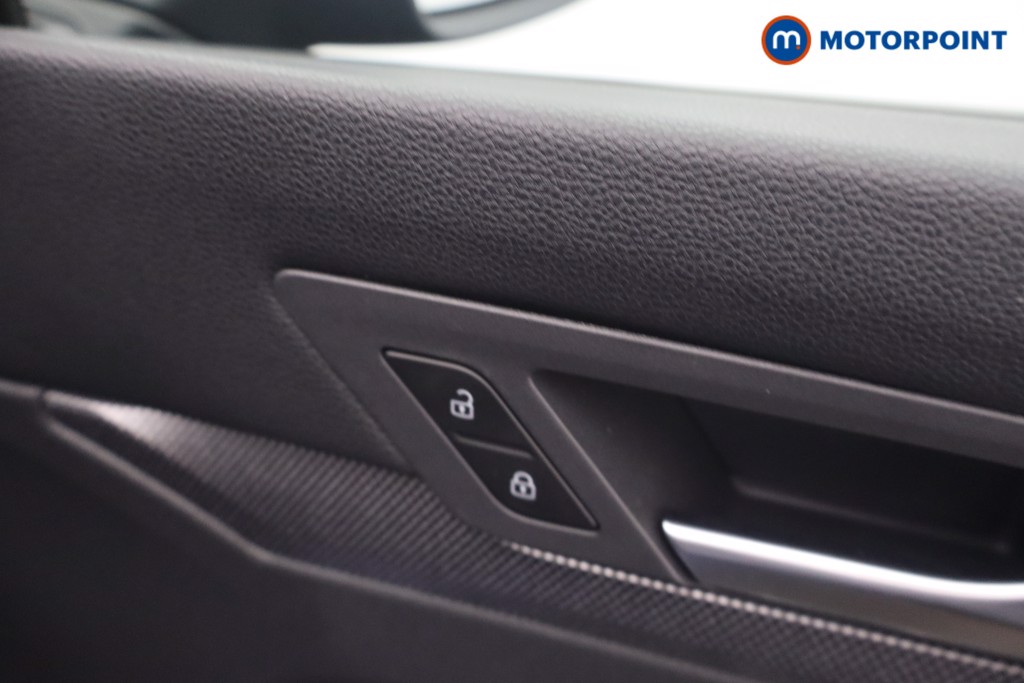 Volkswagen Golf R-Line Automatic Petrol Hatchback - Stock Number (1649525) - 11th supplementary image