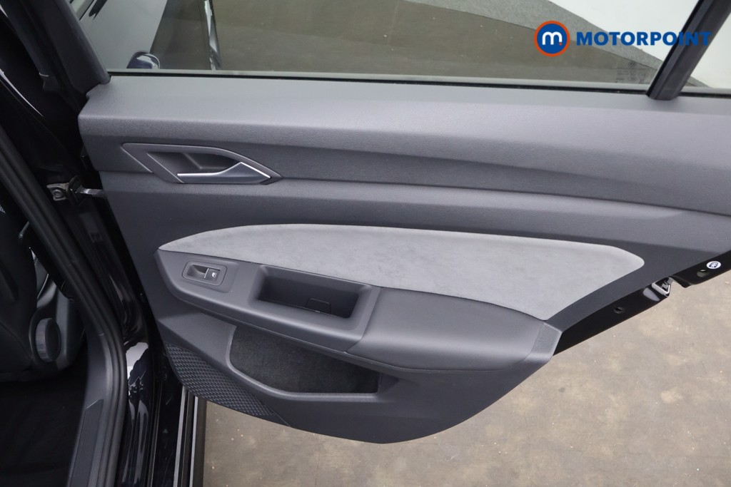 Volkswagen Golf R-Line Automatic Petrol Hatchback - Stock Number (1650434) - 17th supplementary image